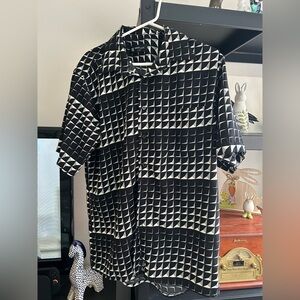 Short-Sleeve Black & White Geometric Dress Shirt
